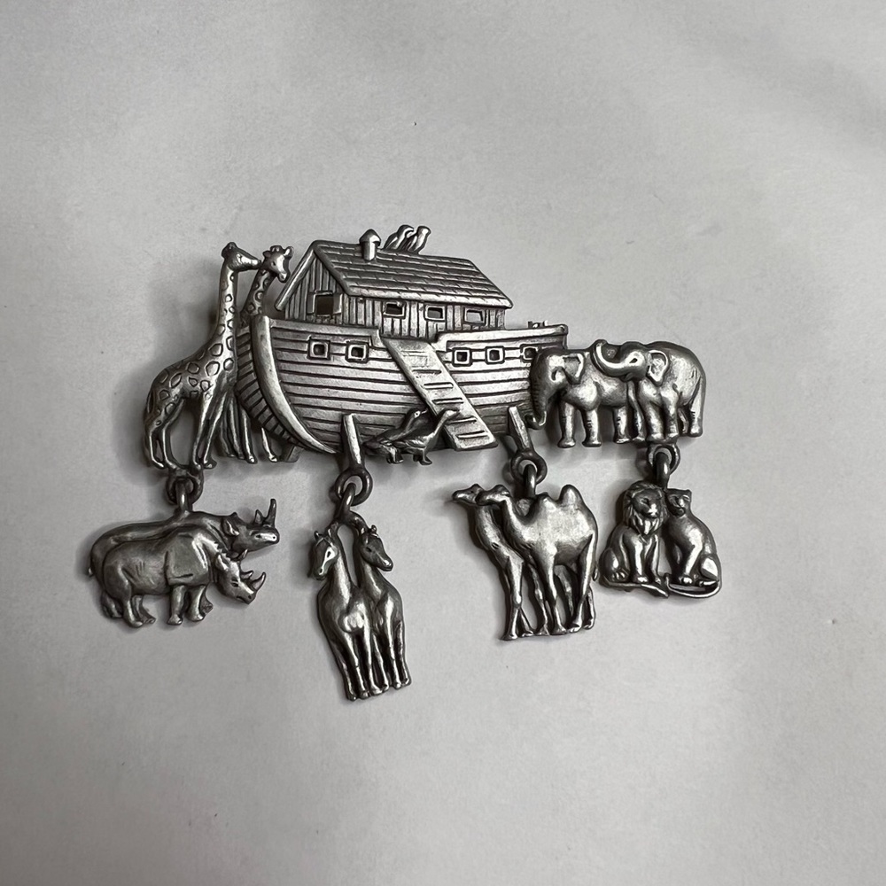 Womens vintage JJ Jonette pewter Noah’s Ark hanging animal brooch‎ pin
